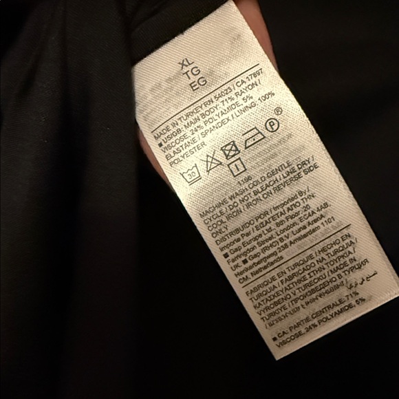 Banana Republic - Classic LBD - Classy and so comfy! - Picture 9 of 10